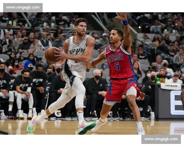 历史性突破!尼克斯瞄准南卡三冠教头,NBA 或迎首位女主帅 历史性突破!尼克斯瞄准南卡三冠教头,NBA 或迎首位女主帅