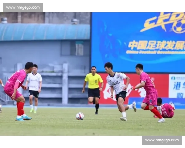 连超激战：场均 6.7 球点燃全城足球热情