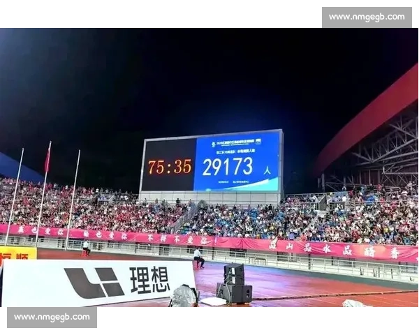 盐城奥体助威声浪掀翻穹顶 女球迷激情呐喊到腿抽筋